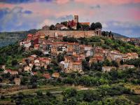 Imagine atasata: Croatia - Istria-Aerial-Motovun-01.jpg